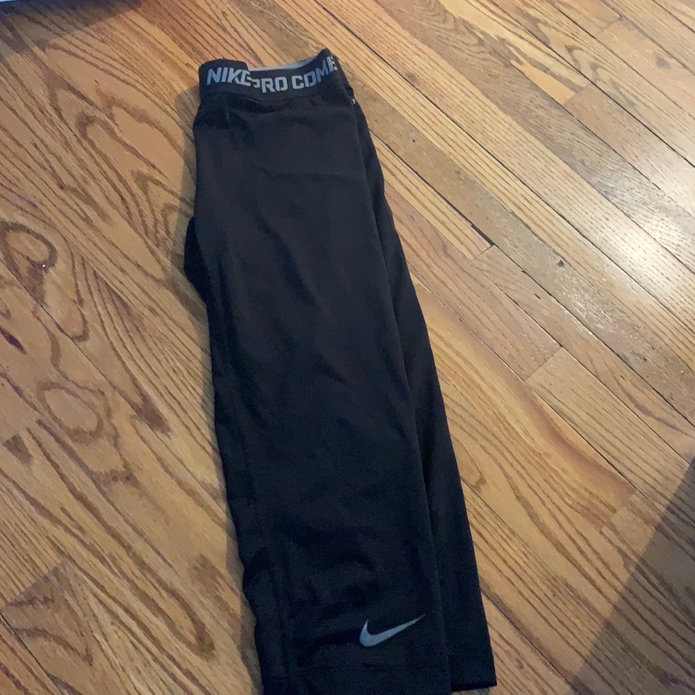 Black Nike pro cropped legging